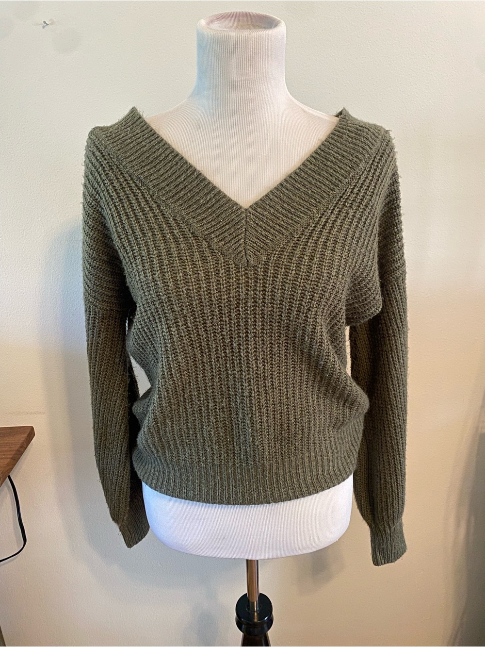 Women's V-Neck Ribbed Pullover Sweater - Olive